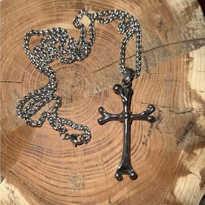 Men (or women) silver cross necklace. Silver plated. Nickel free.